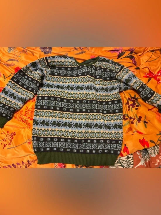 Vintage Patterned Crewneck Sweater in Light Blue, Green, Navy - Picture 2 of 2